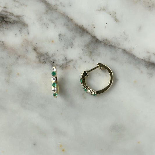 Argollas en oro amarillo 10k con diamantes 0.12ctw y esmeraldas