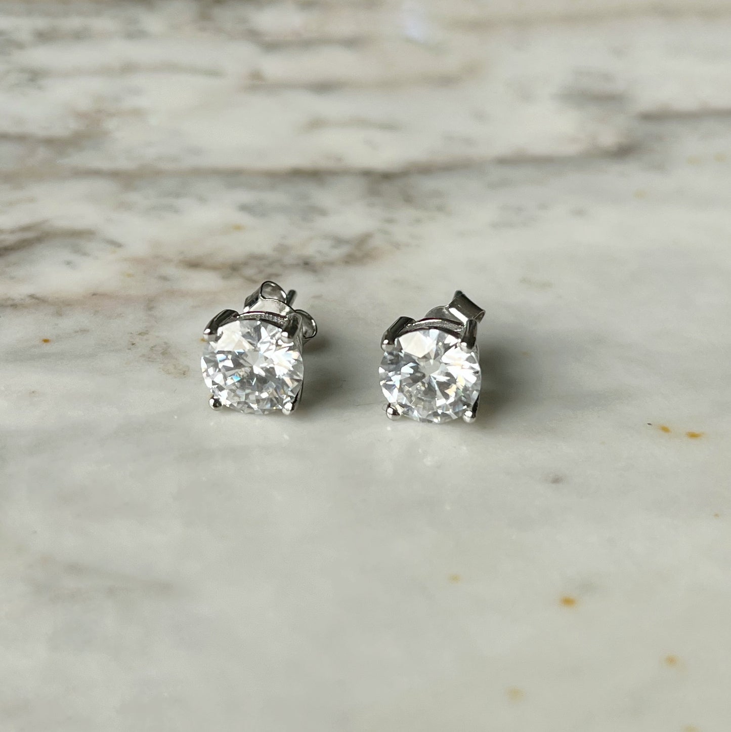 Aretes de plata con moissanita de 3ctw