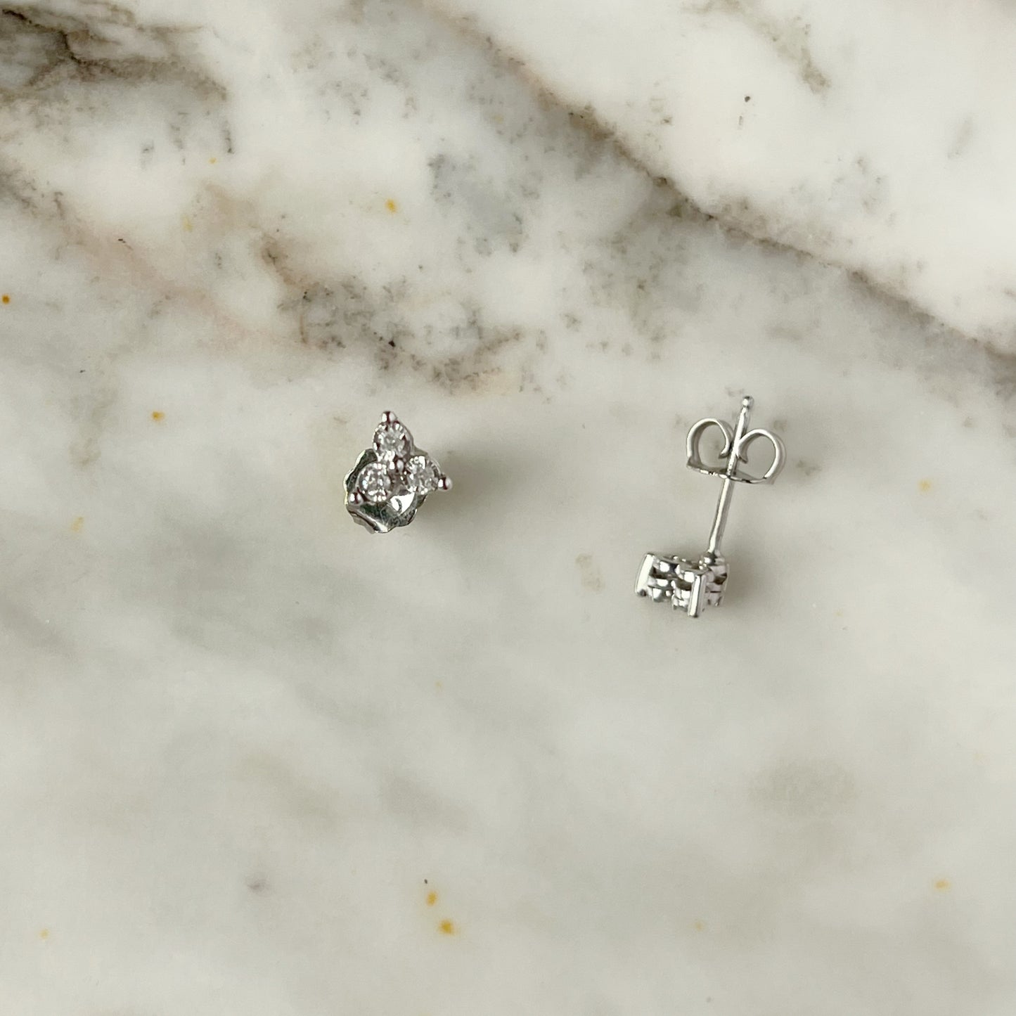 Aretes de plata con trio de diamantes 0.10ctw
