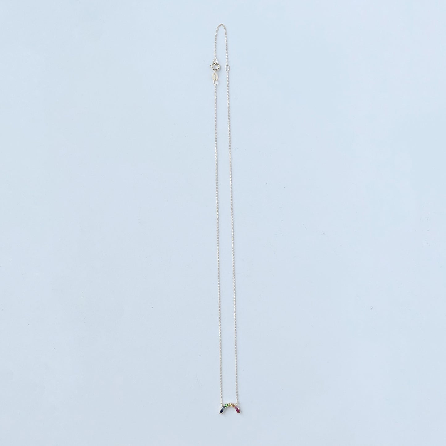 Collar en oro amarillo 14k y arco iris de zafiros 0.30ctw