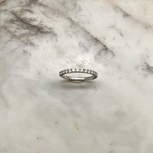 Medio cintillo de diamantes 0.50ctw en oro blanco 18k