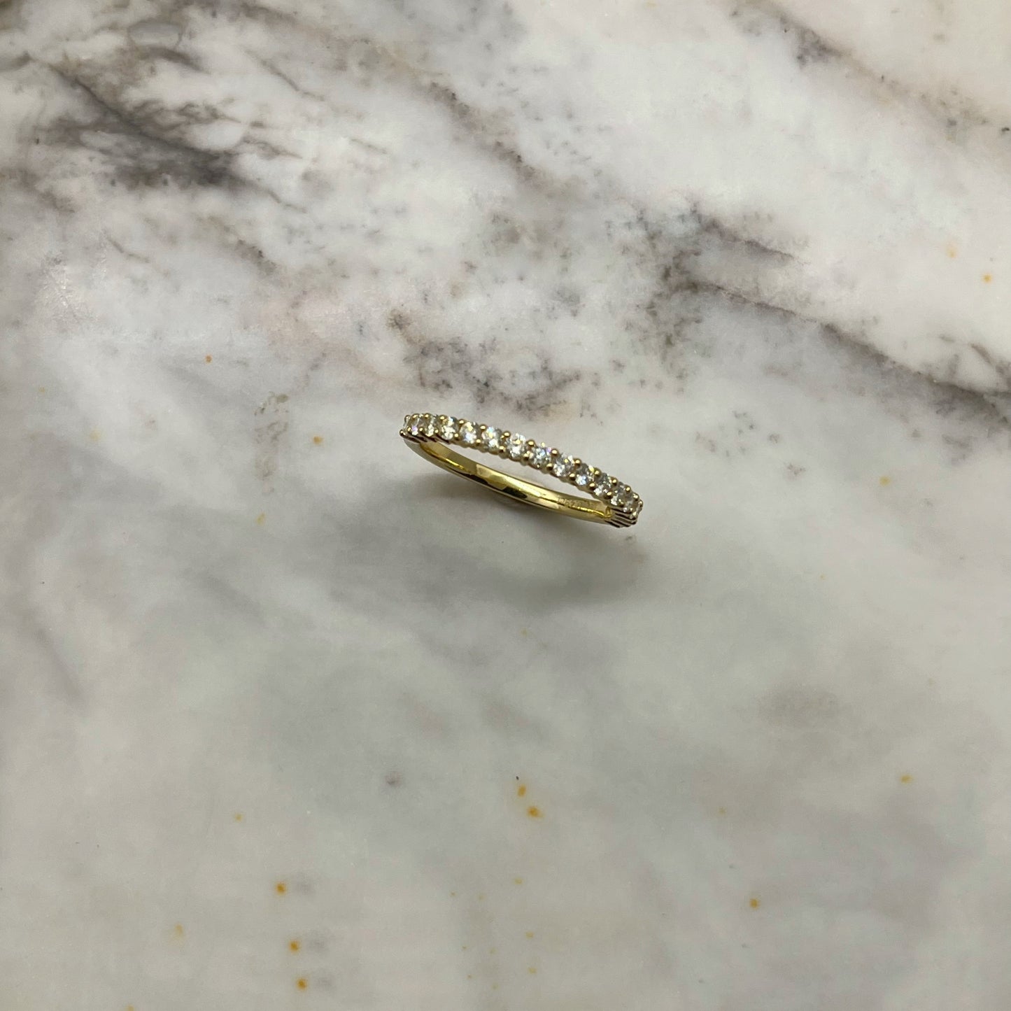 Medio cintillo de diamantes 0.49ctw en oro amarillo 18k
