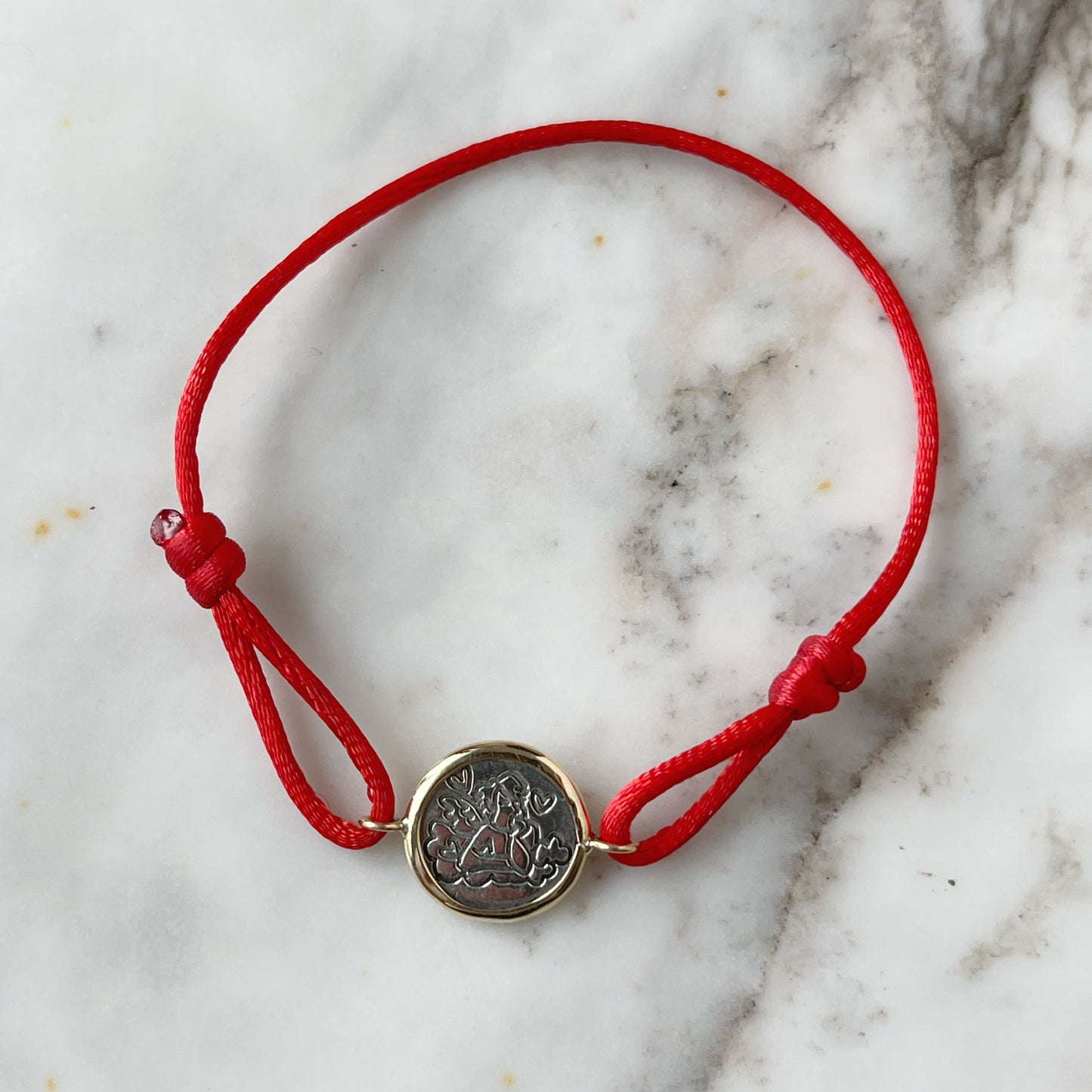 Pulsera de medalla de ángel de la guarda en plata con borde de oro 14k y cordón