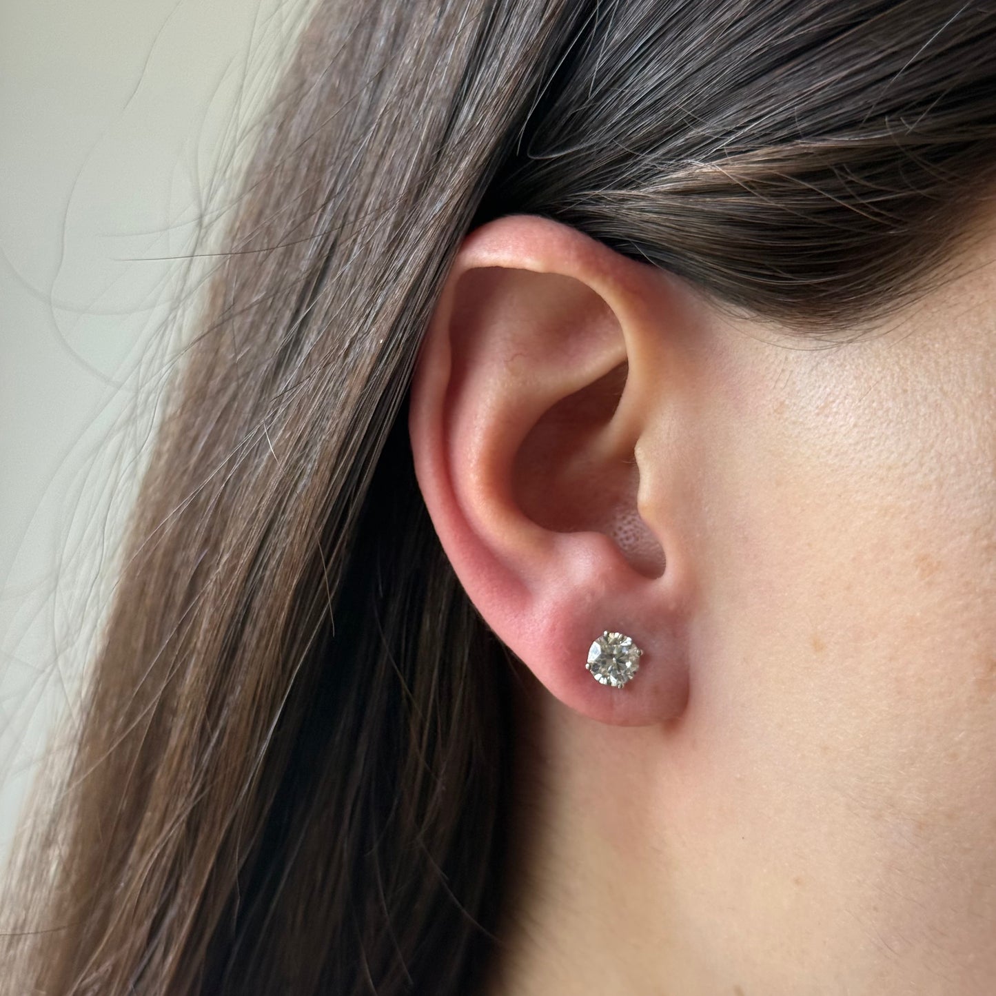 Aretes studs de diamante de laboratorio 1.5ctw en oro blanco 14k