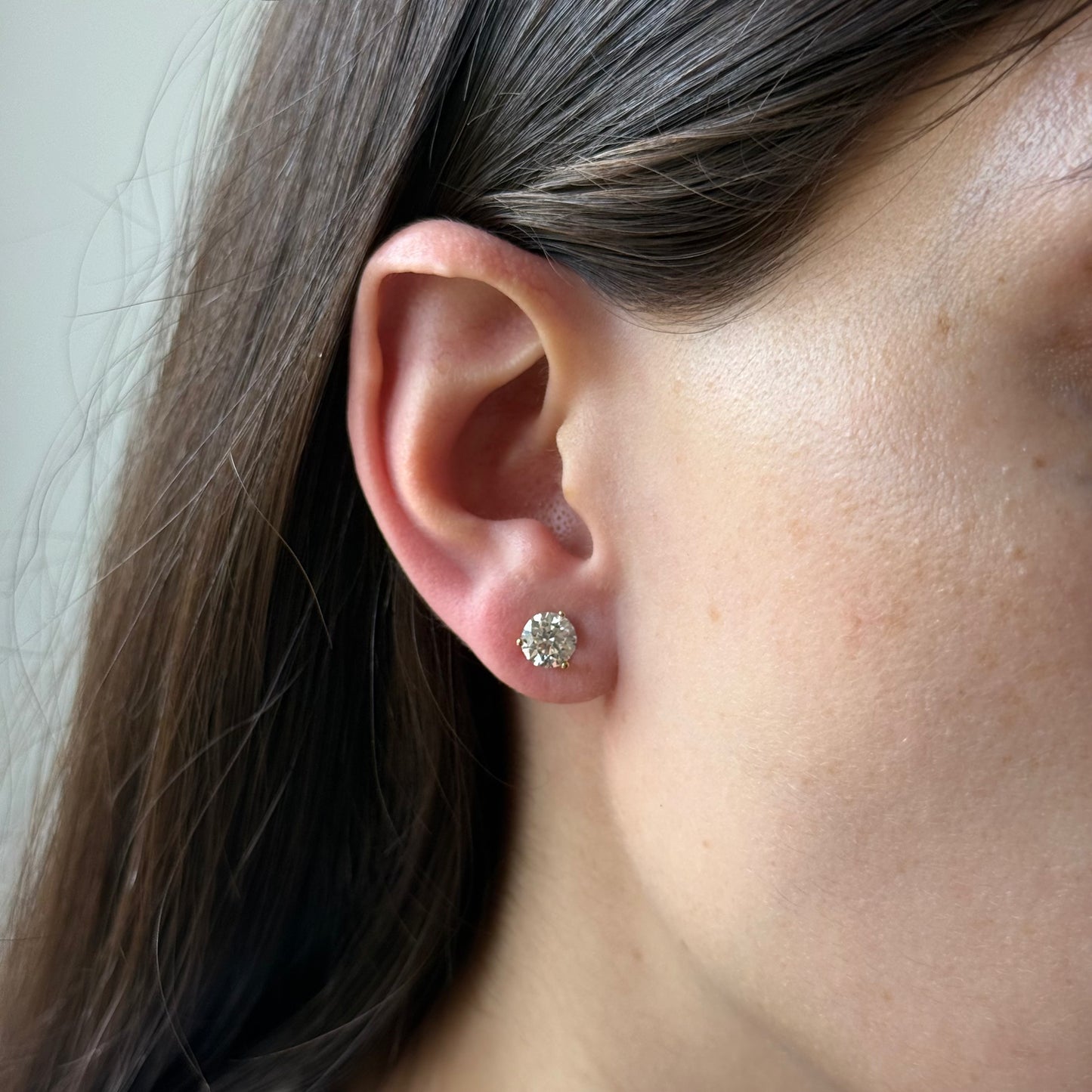 Aretes Stud de diamantes de laboratorio 2ctw en oro amarillo 18K