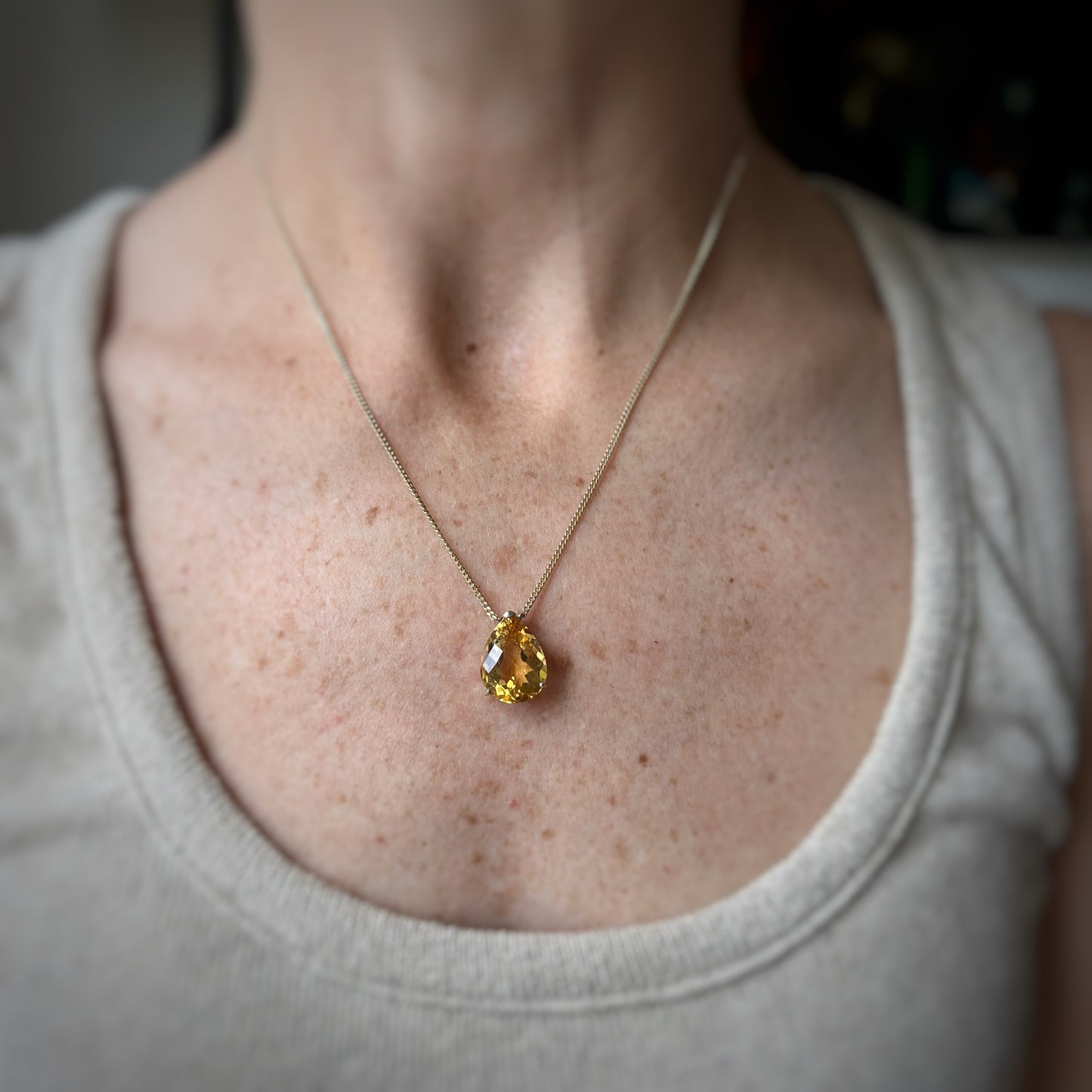 Collar en oro de 14k con gota citrino