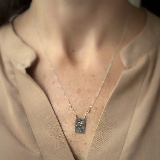 Collar escapulario una sola medalla con imágen grabada en ambos lados en plata