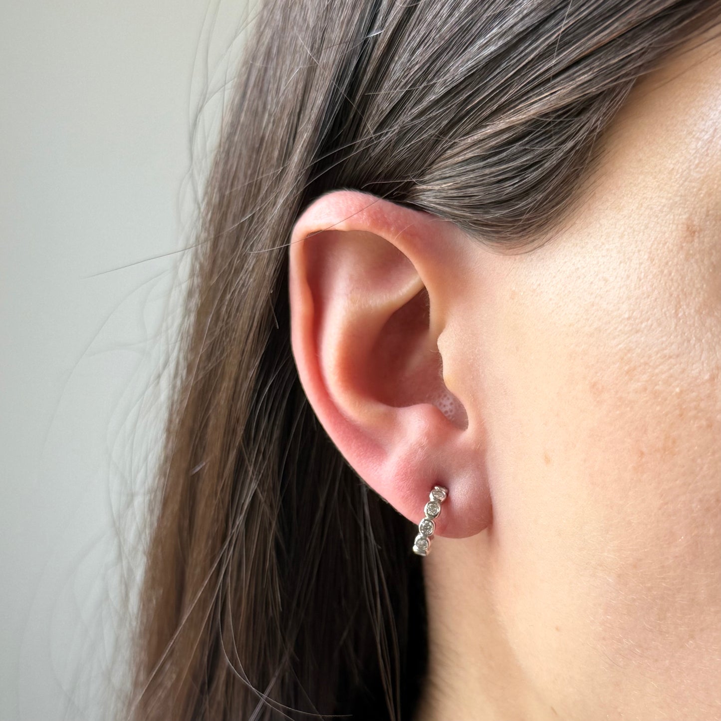 Argollas en plata con moissanitas biseladas