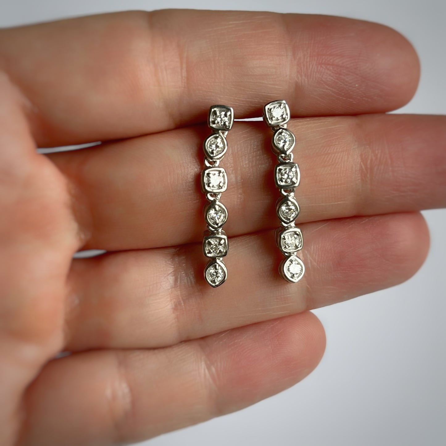 Aretes de plata largos con diamantes de laboratorio 0.50ctw y bases de distintas formas