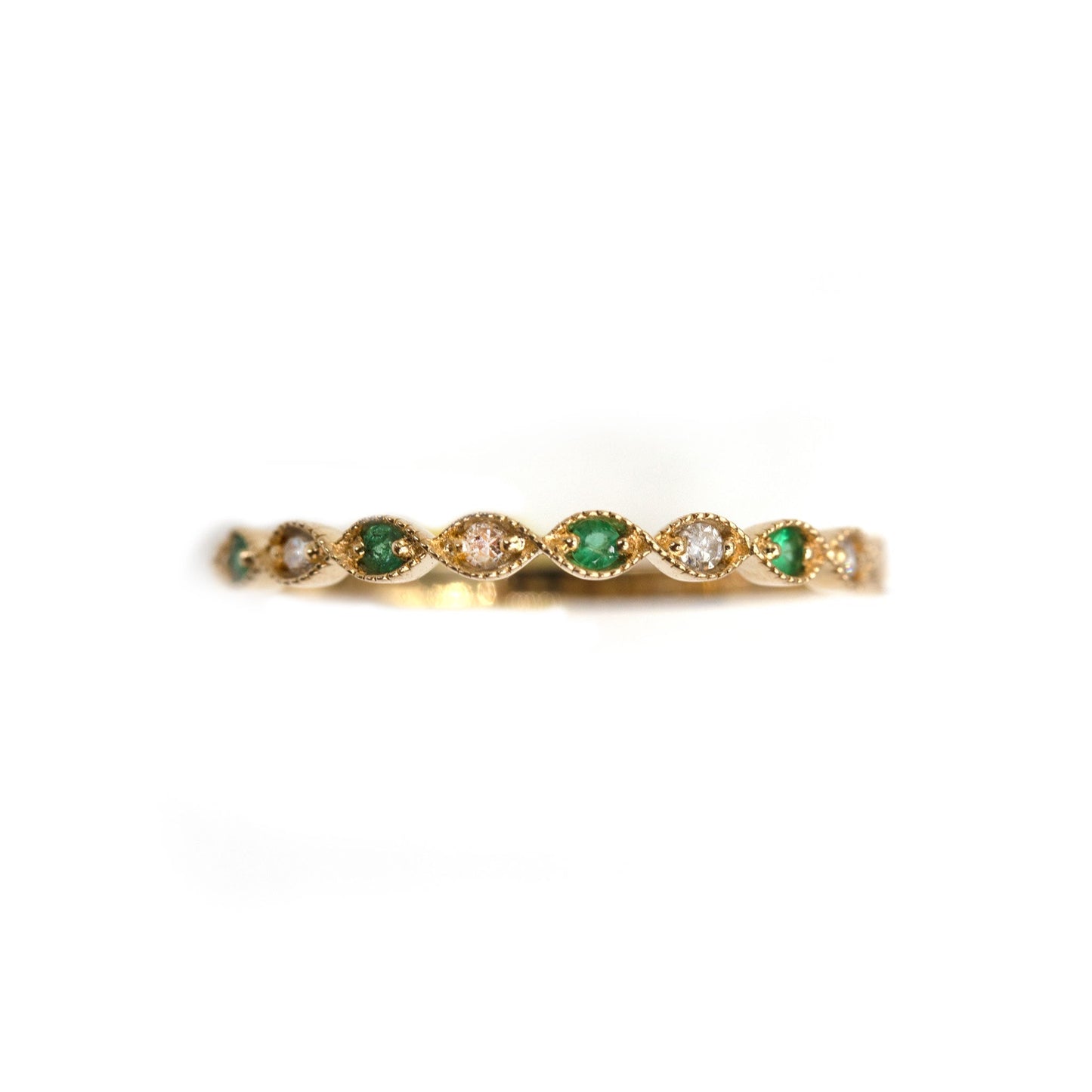 Anillo oro amarillo 14k mini medio cintillo y diamantes 0.05ctw