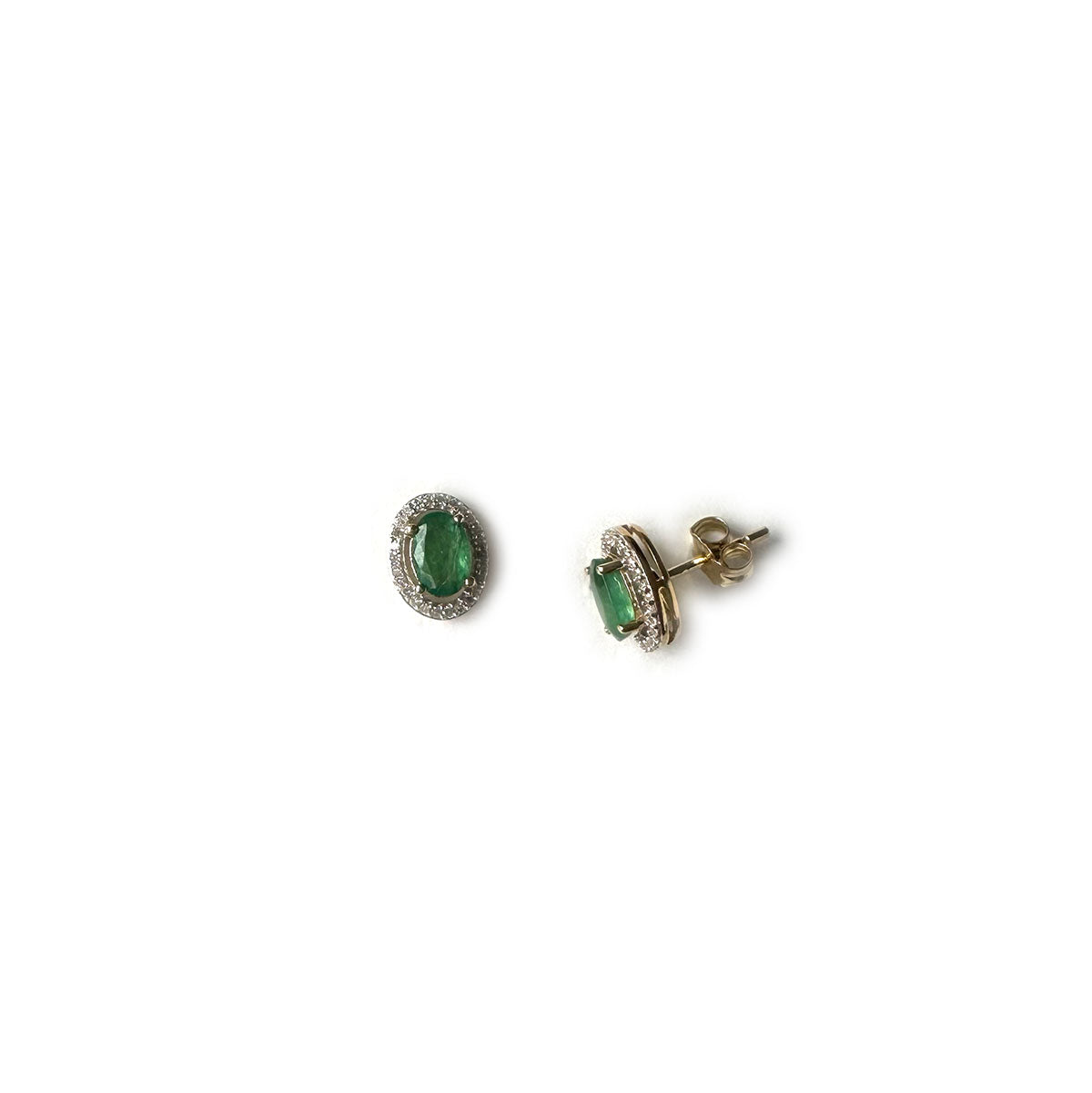 Aretes en oro amarillo 10k con esmeralda ovalada y halo de diamantes 0.15ctw