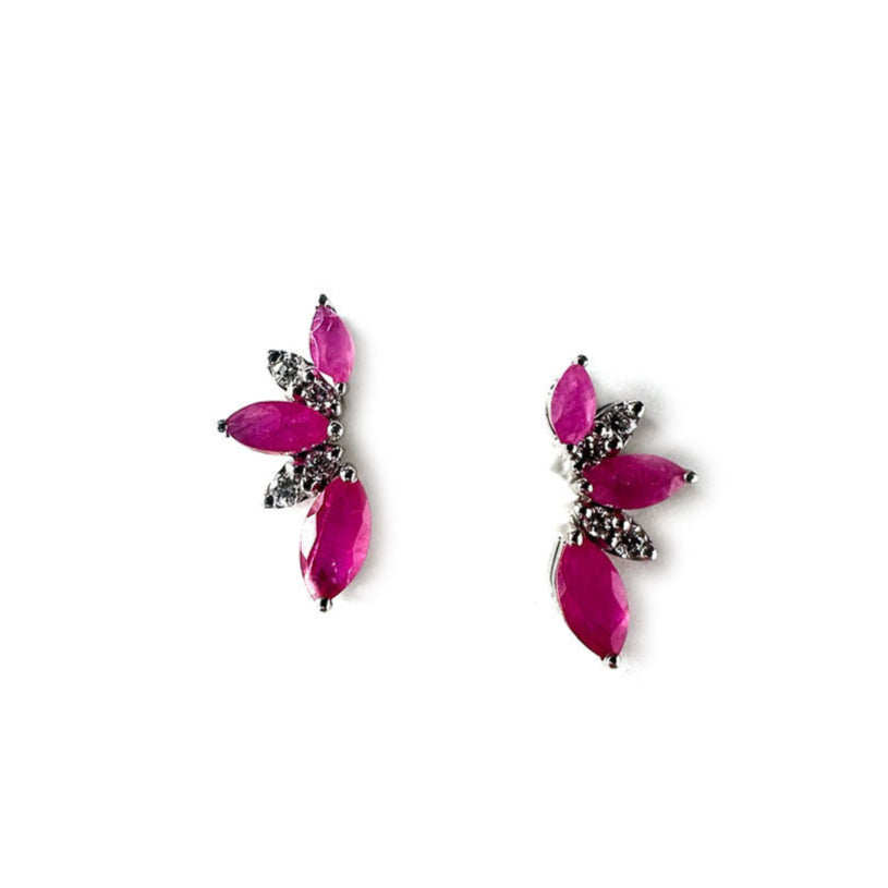 Aretes en oro blanco 14K con tres marquesas de rubíes y diamantes 0.10ctw