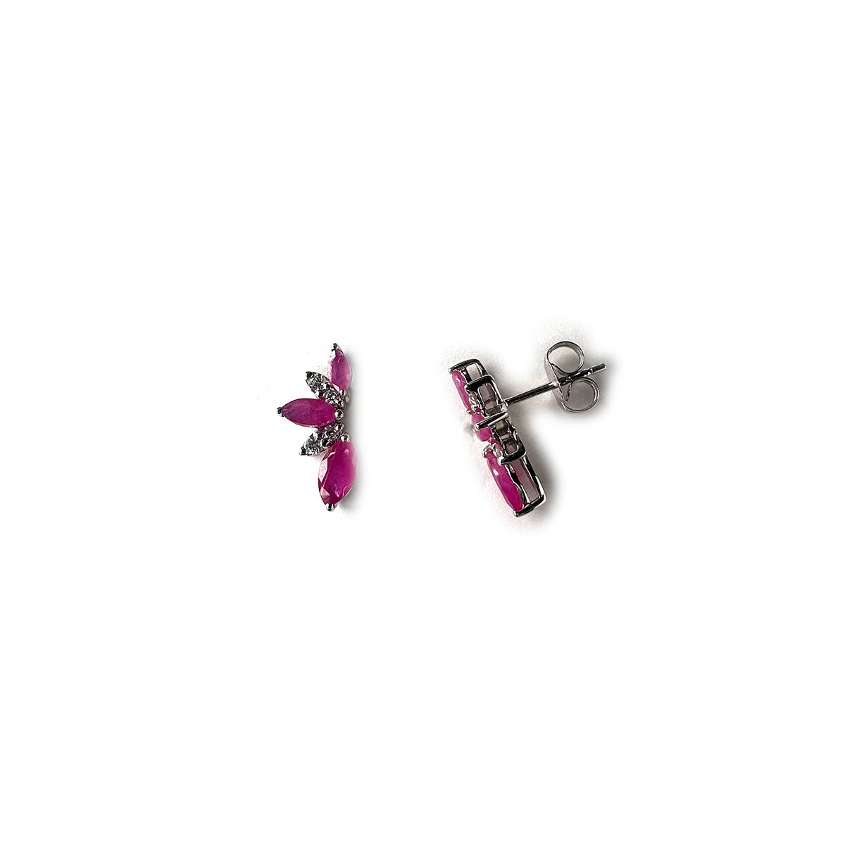 Aretes en oro blanco 14K con tres marquesas de rubíes y diamantes 0.10ctw
