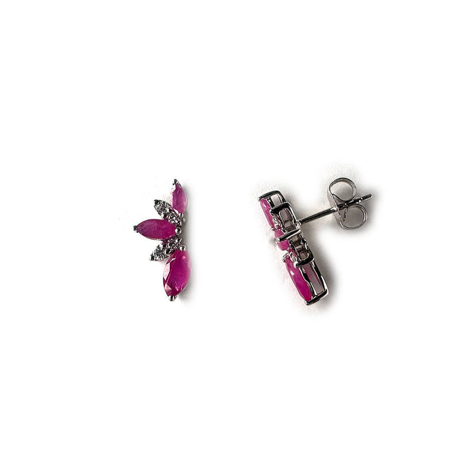 Aretes en oro blanco 14K con tres marquesas de rubíes y diamantes 0.10ctw