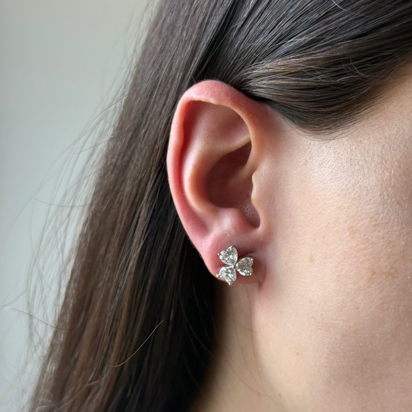 Aretes de plata con trébol de corazones de moissanita 3ctw