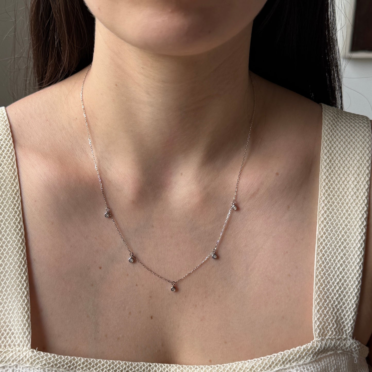 Collar de plata con 5 diamantes colgantes