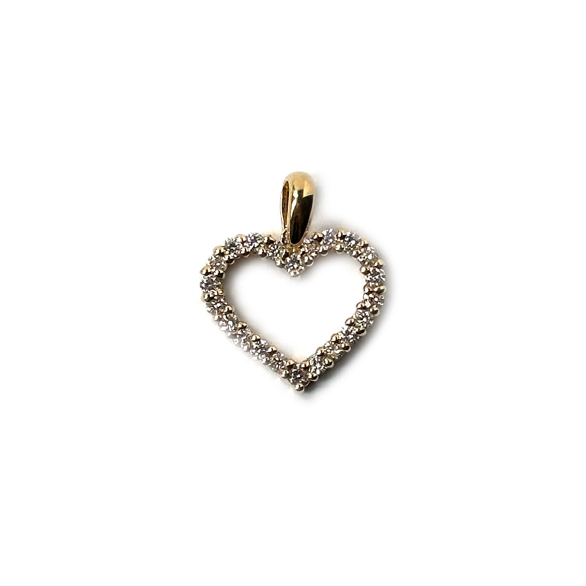 Dije de corazón delineado en oro amarillo 14k y diamantes 0.25ctw