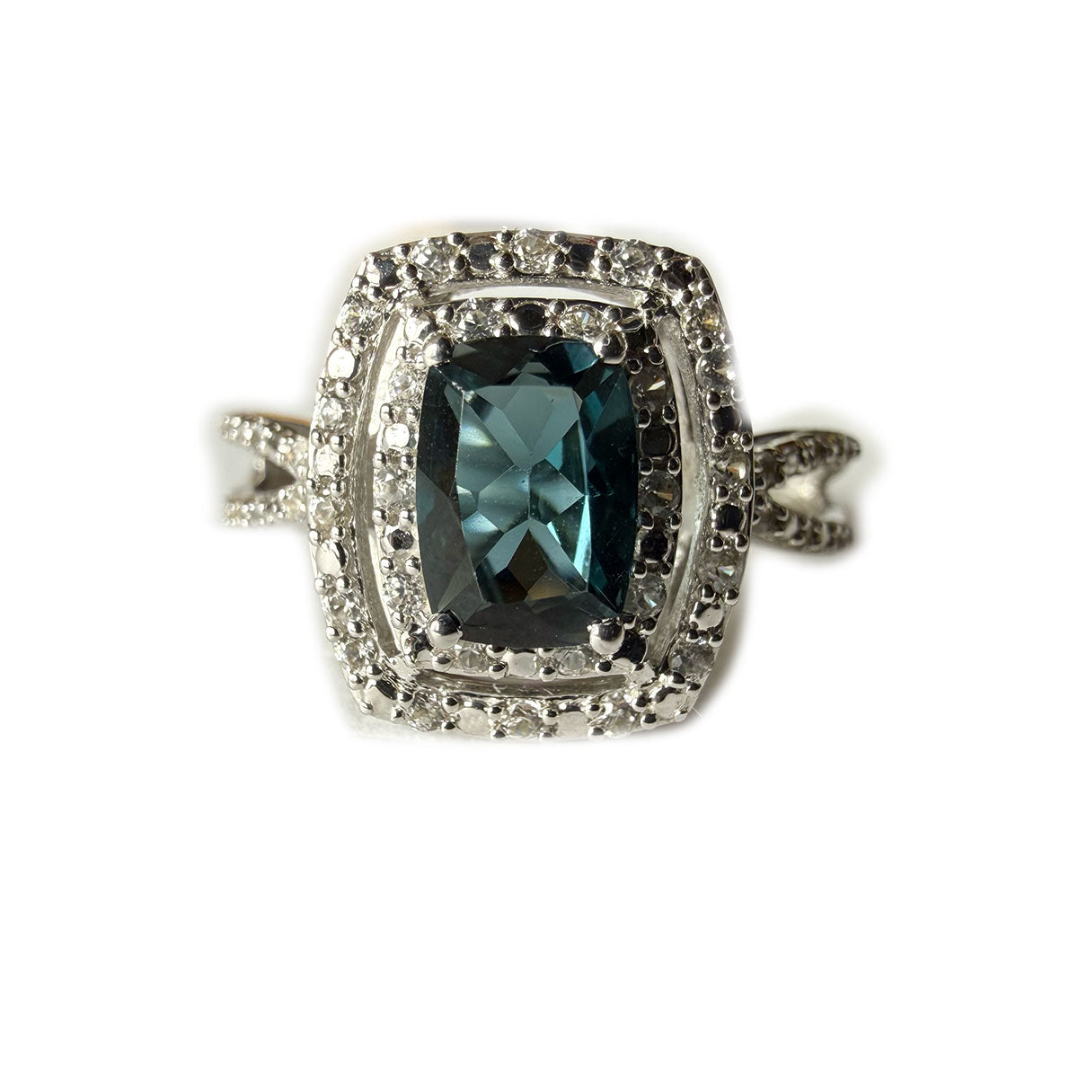 Anillo de plata con topacio London blue y doble halo de topacios blancos