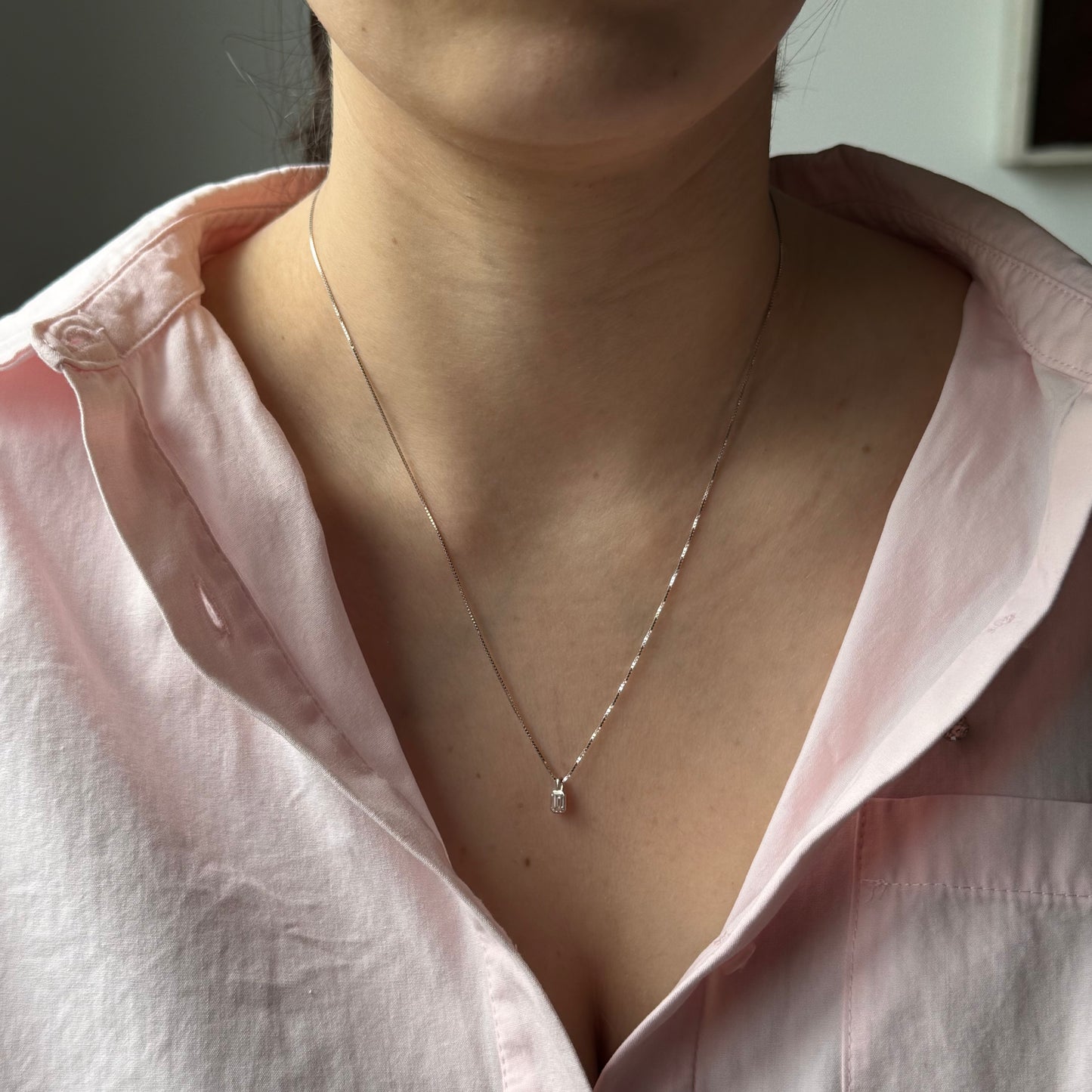 Collar en plata con dije de diamante de laboratorio corte esmeralda 0.25ct