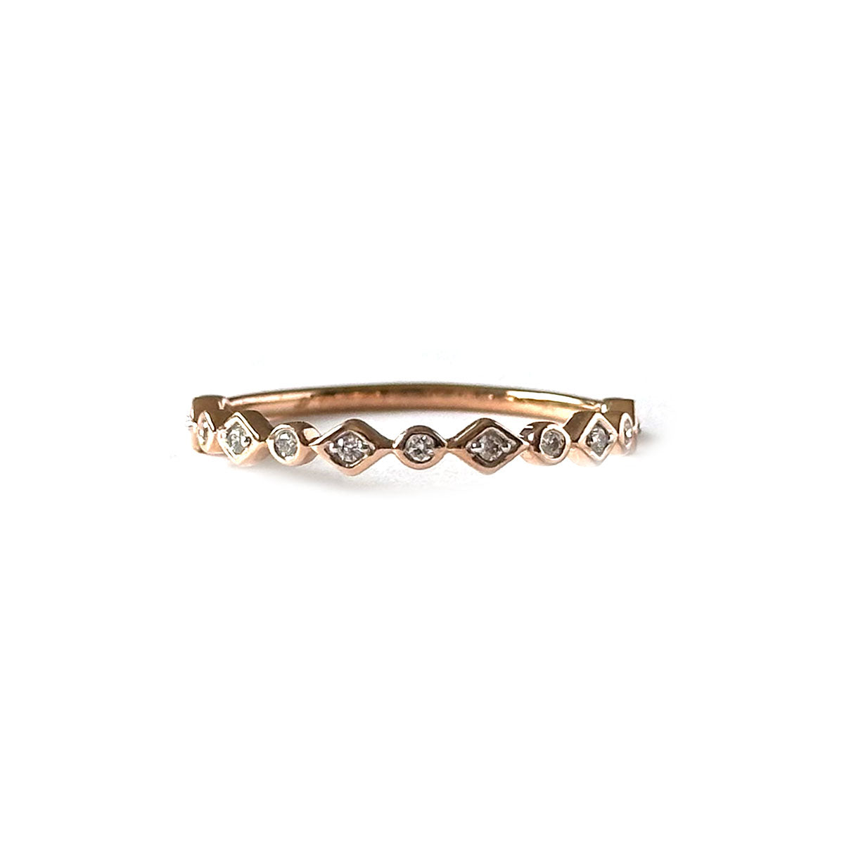 Anillo medio cintillo de rombo y círculo con diamantes 0.10ctw en oro rosa 10k