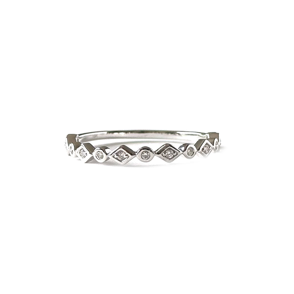 Anillo medio cintillo de rombo y círculo con diamantes 0.10ctw en oro blanco 10k