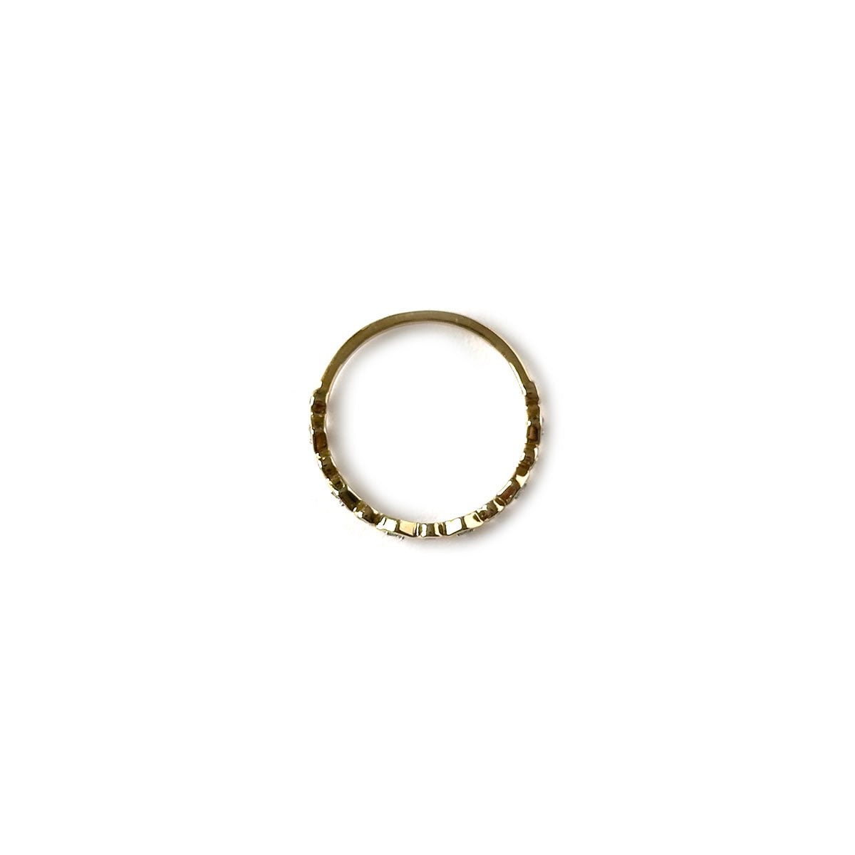 Anillo medio cintillo de rombo y círculo con diamantes 0.10ctw en oro amarillo 10k