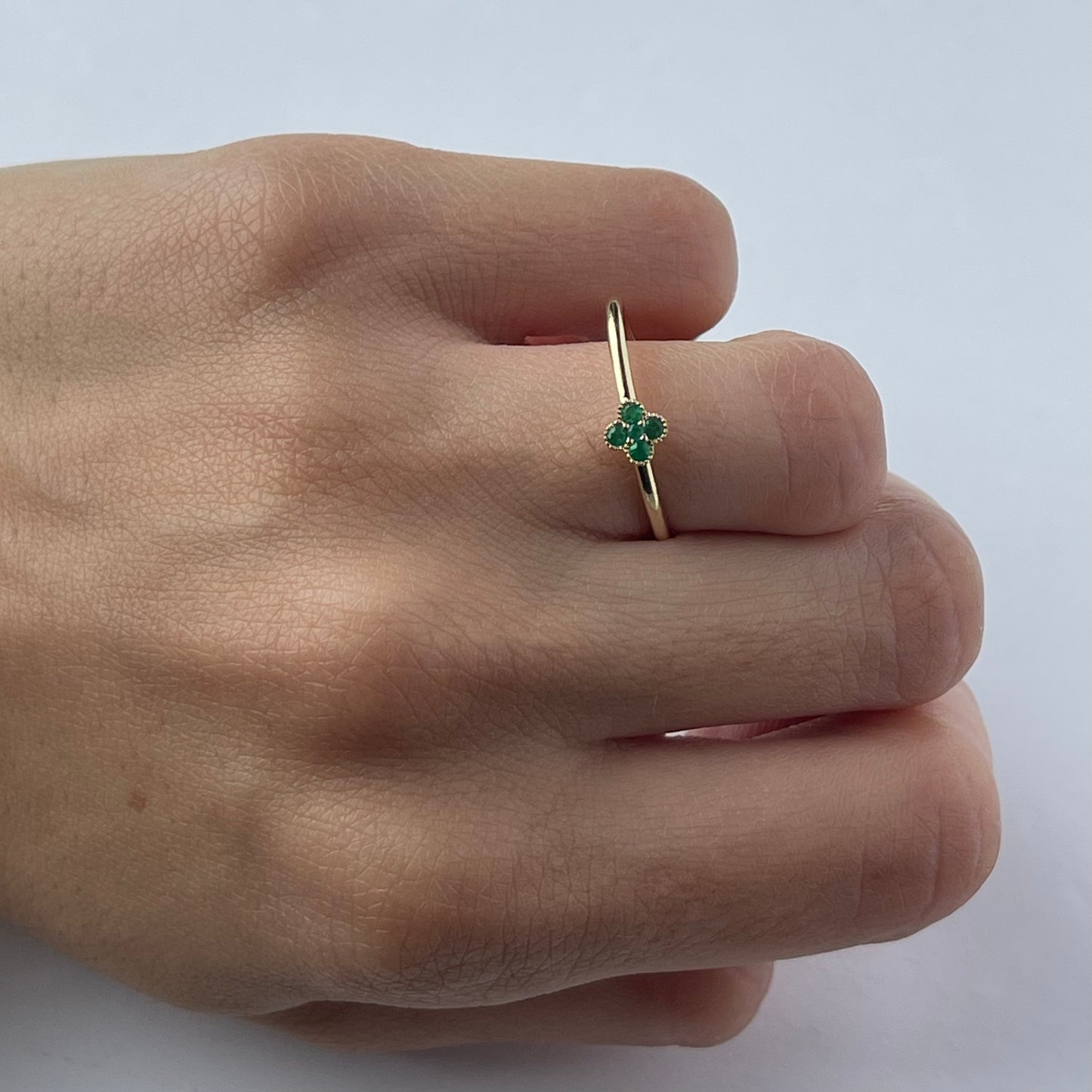 Anillo en oro amarillo 14K con trébol de diamantes