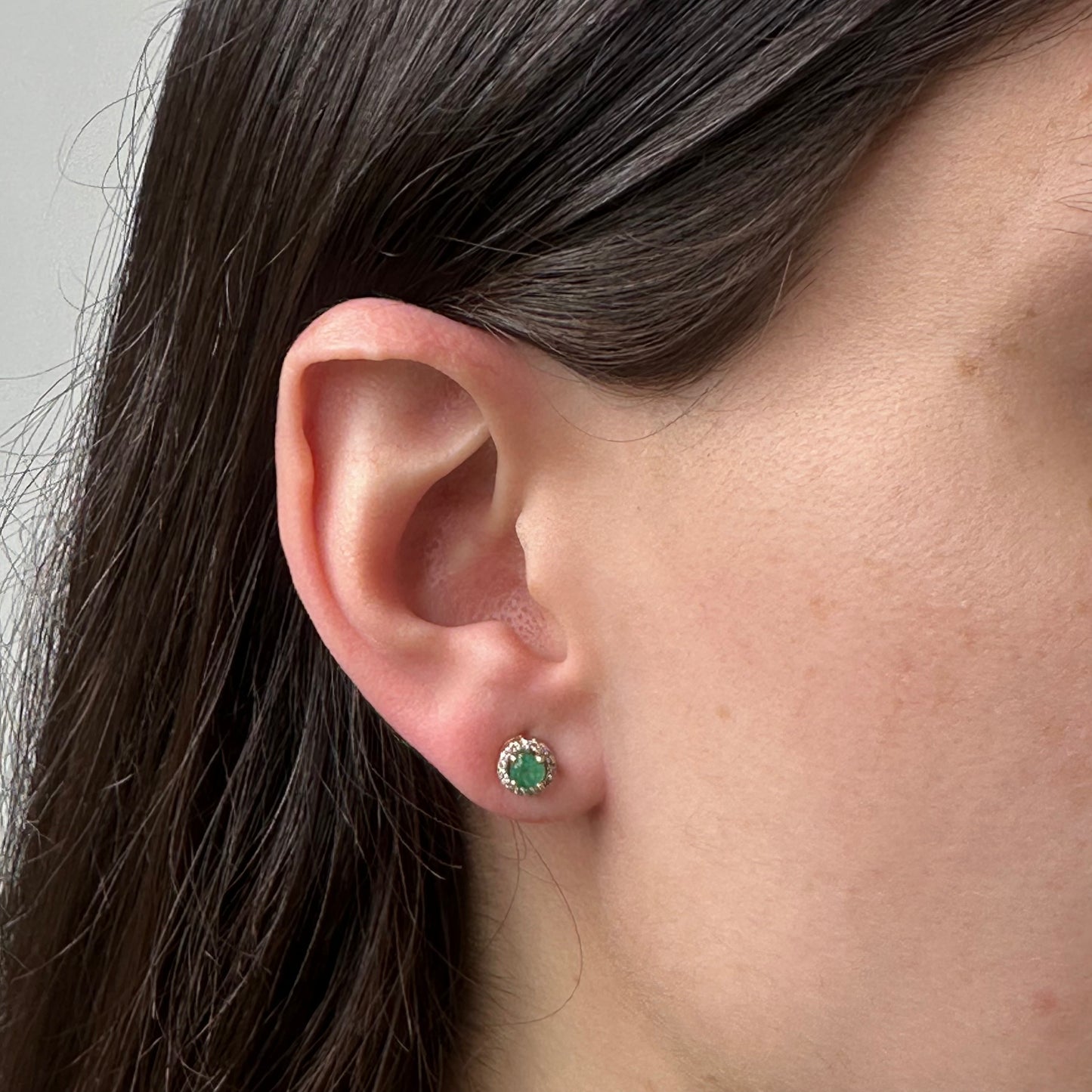 Aretes de plata con Topacio azul y halo de diamantes 0.10ctw
