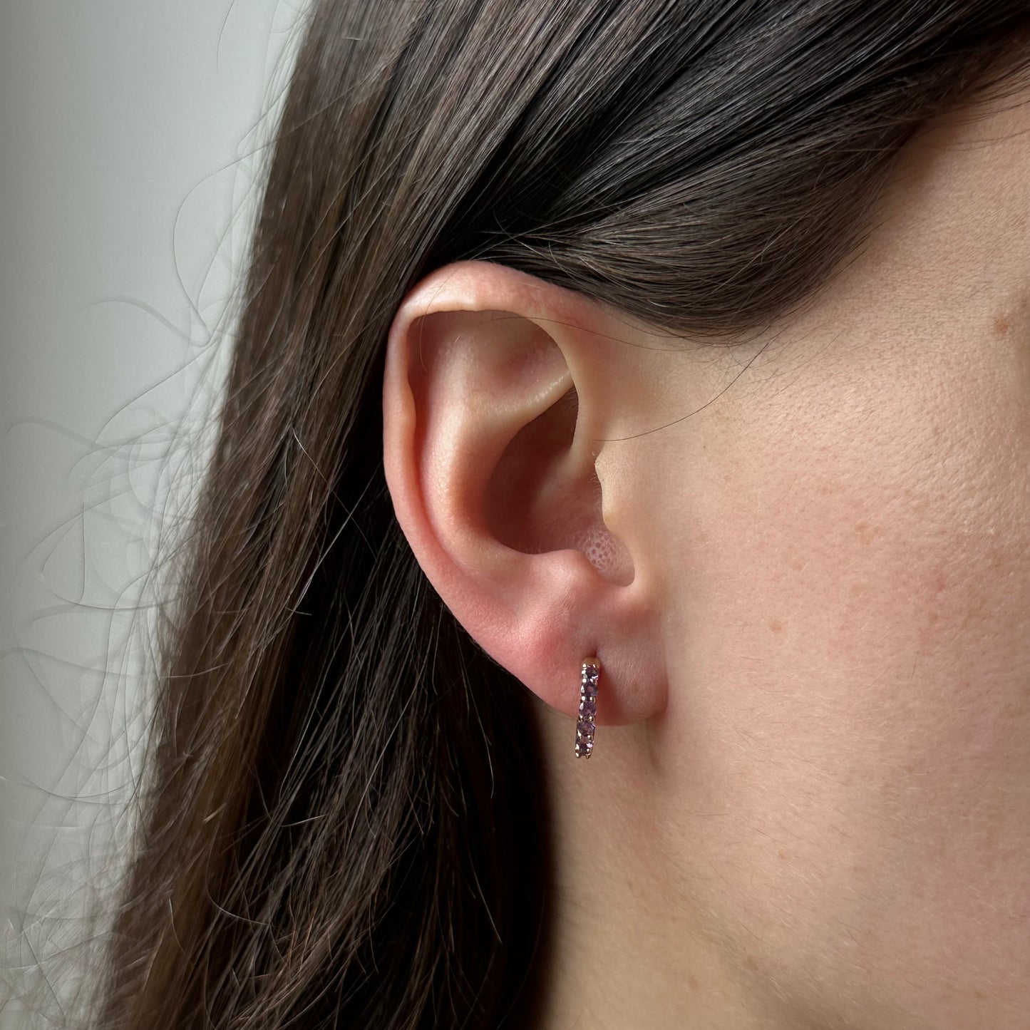 Huggies en oro amarillo 10k y amatistas