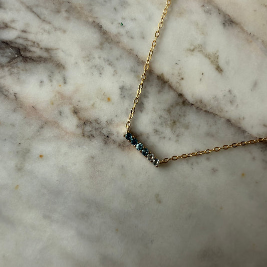 Cadena de oro amarillo 10k con barra de topacios azules en degradé