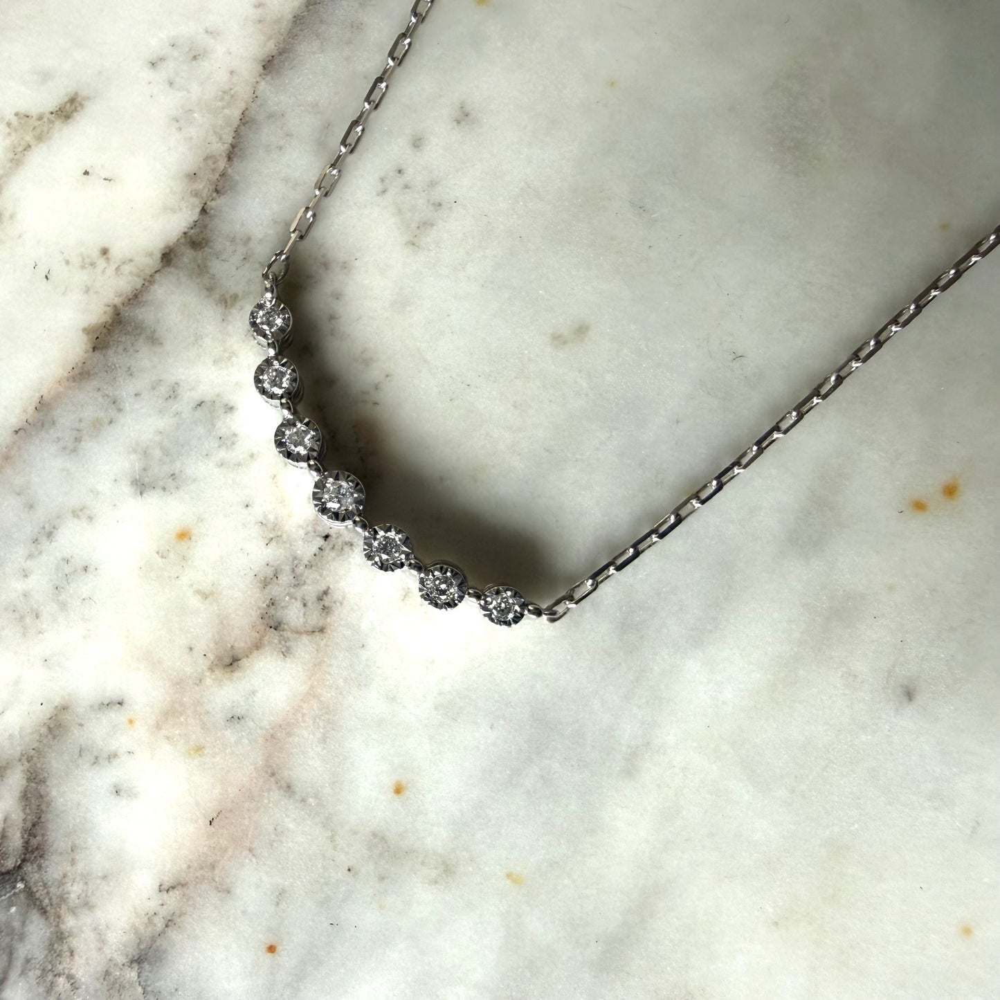 Collar de plata con curva de diamantes 0.15ctw