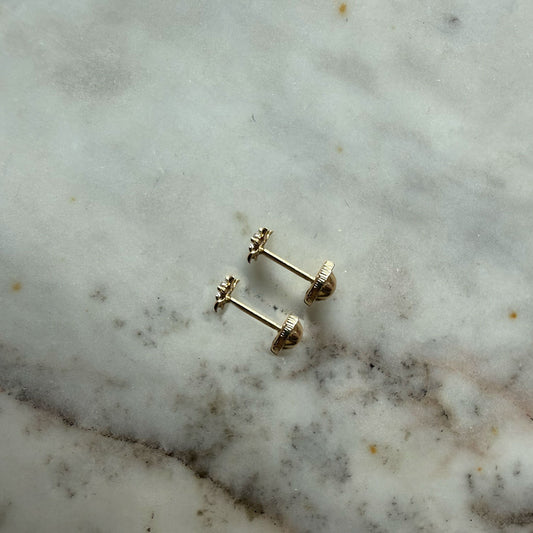 Aretes de estrella de ocho puntas con circonita redonda blanca en el centro en oro amarillo 14k con tope rosca