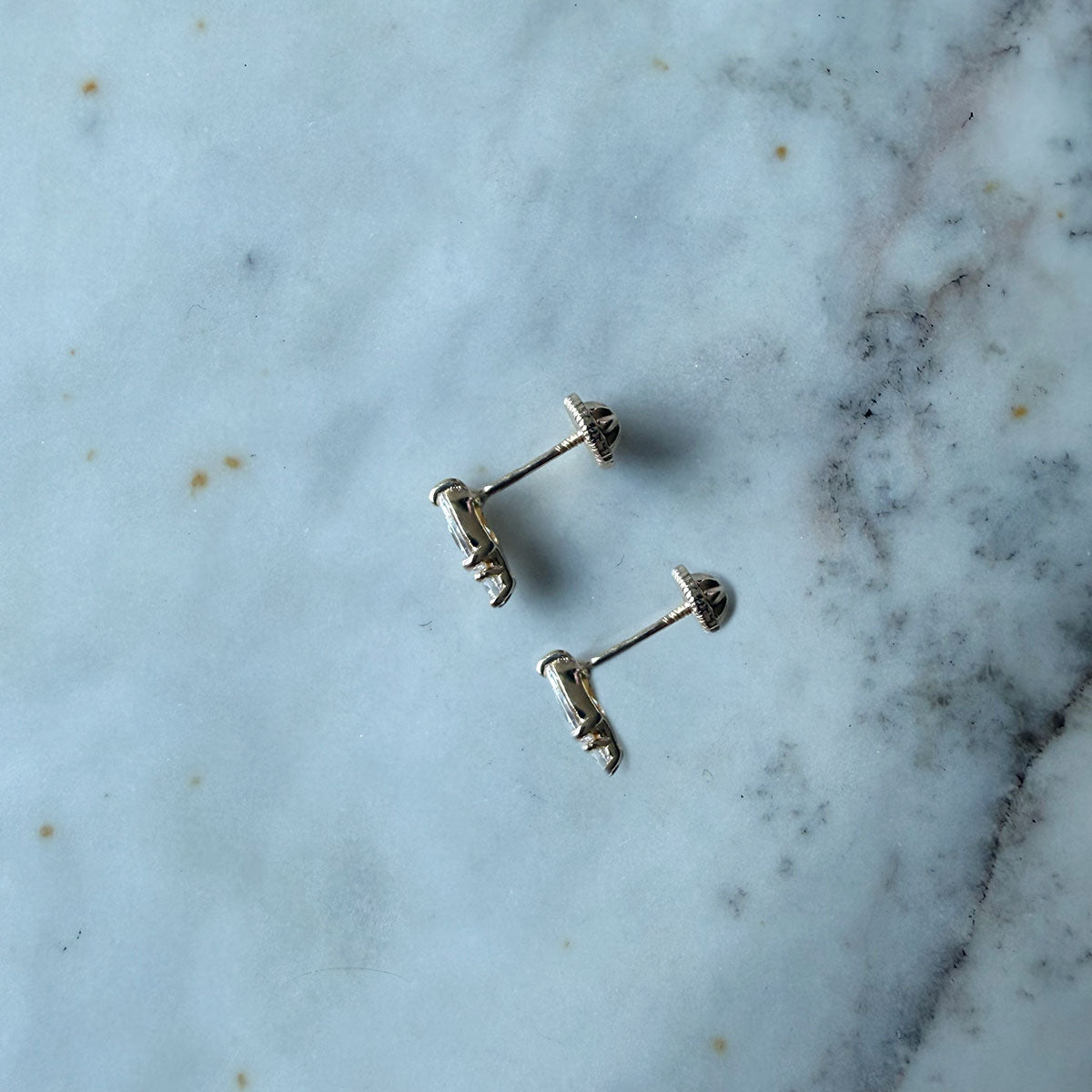 Aretes de circonita blanca en forma de gota y circonita redonda blanca abajo en oro amarillo 14k con tope rosca