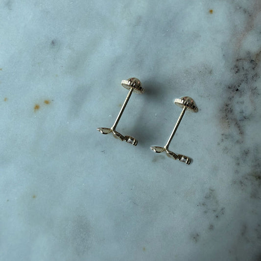 Aretes trébol con circonita redonda abajo en en oro amarillo 14K con tope rosca