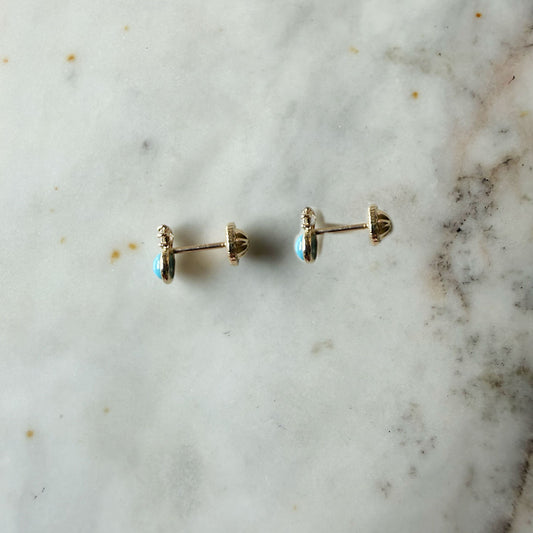 Aretes con turquesa biselada y circonita redonda abajo en en oro amarillo 14K con tope rosca