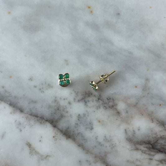 Aretes en oro amarillo 10k con flor de esmeraldas biseladas y broche a rosca