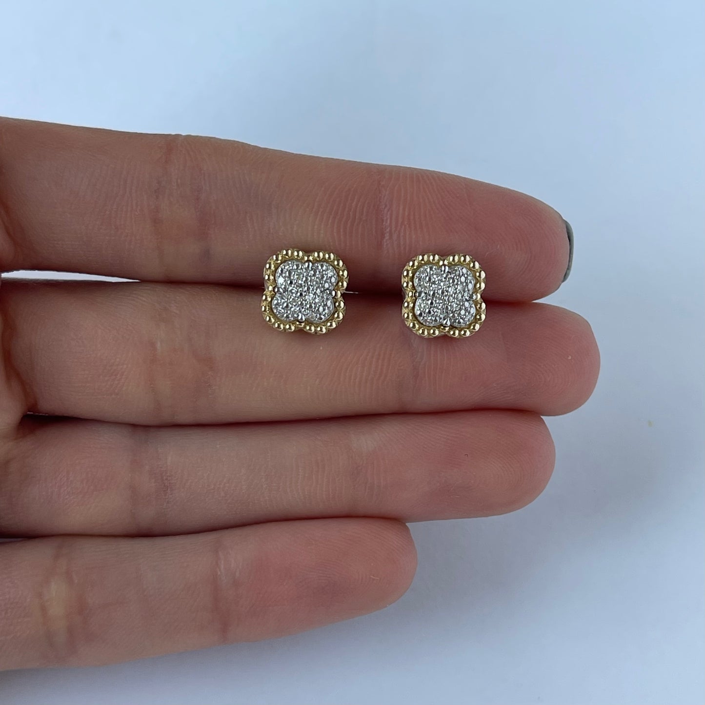 Aretes de flor de plata con diamantes 0.12ctw y borde de baño de oro amarillo