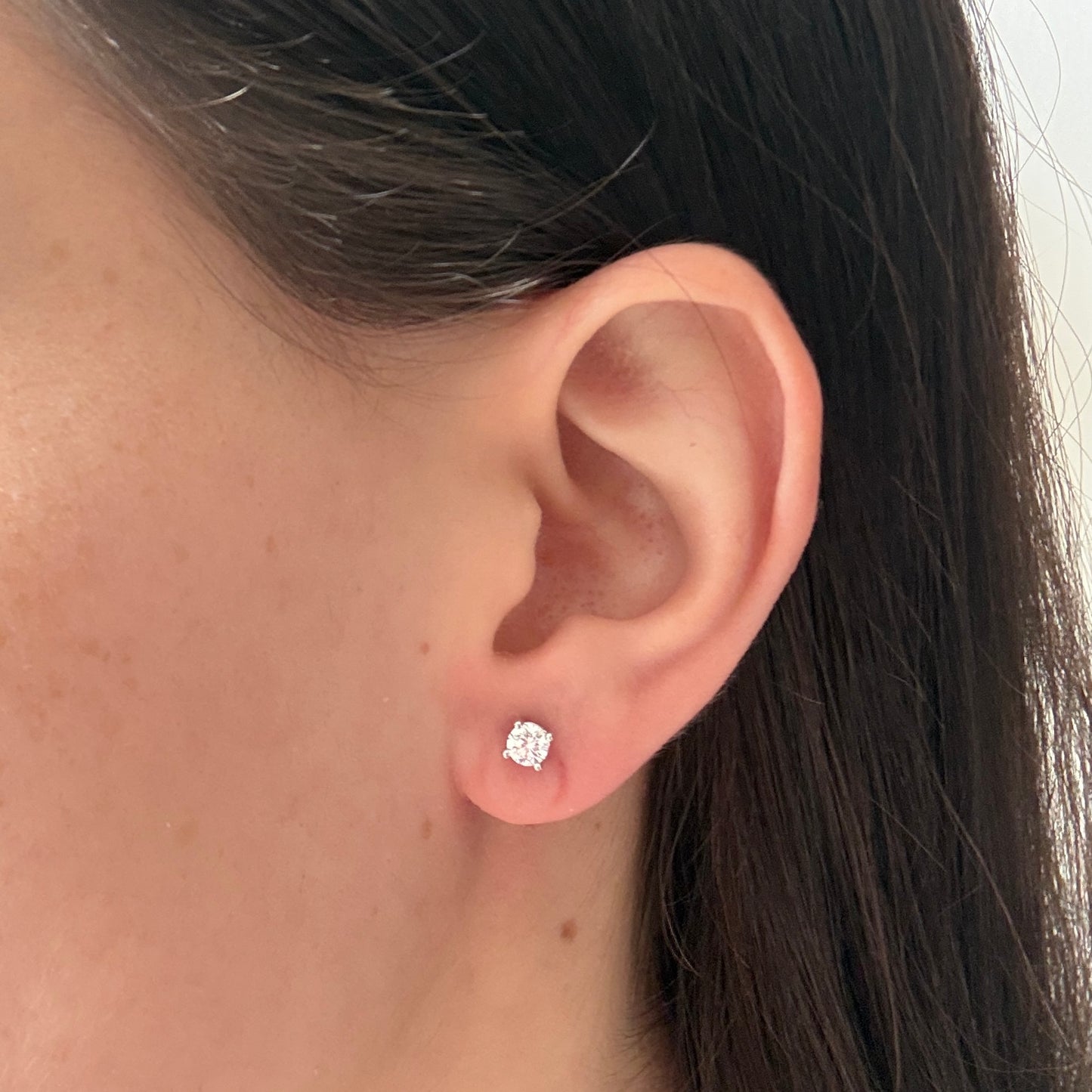 Aretes studs de diamante de laboratorio 0.50ctw en oro blanco 14k
