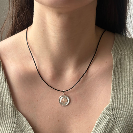 Medalla Espiritu Santo relieve grande en plata