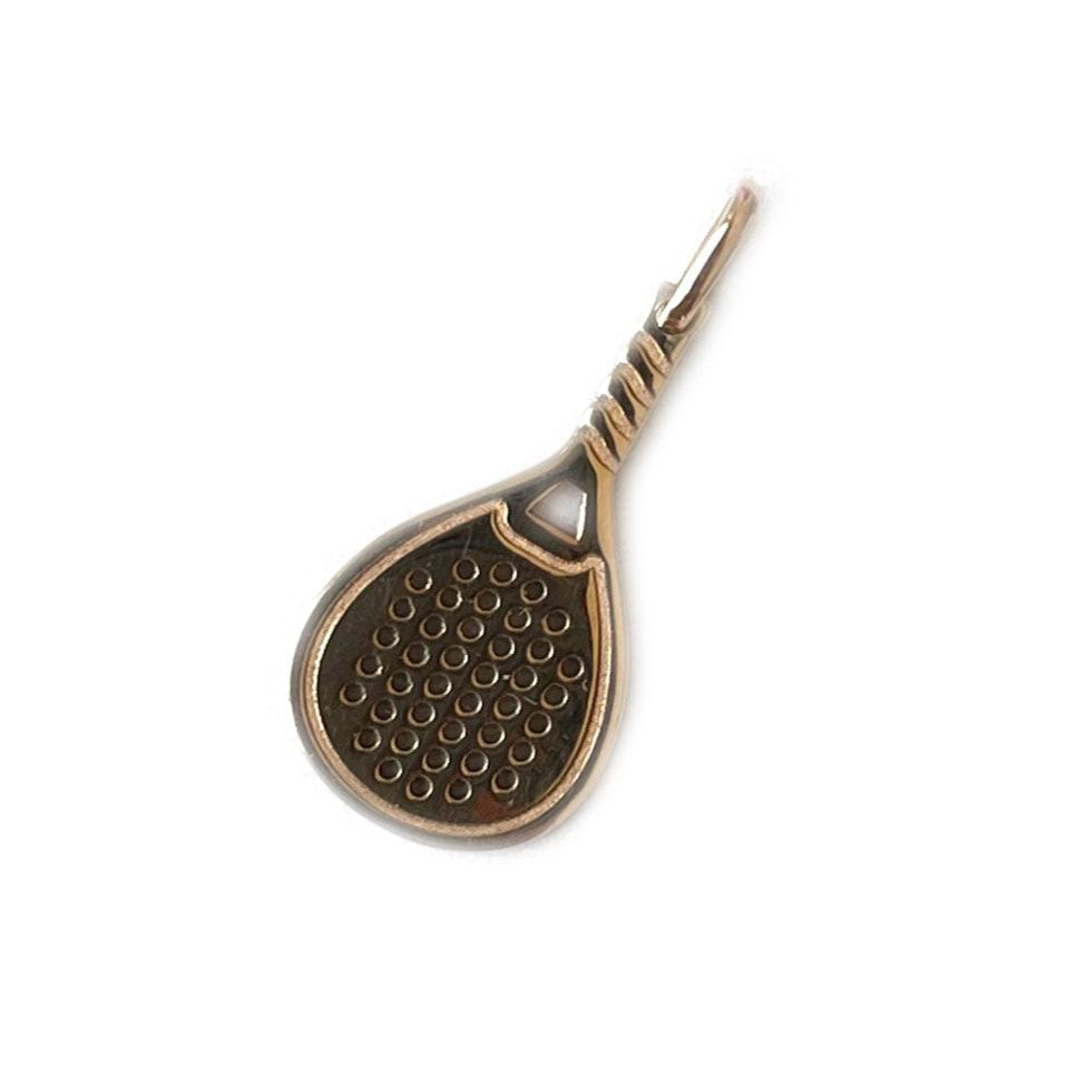 Dije pala de padel en plata con baño de oro amarillo