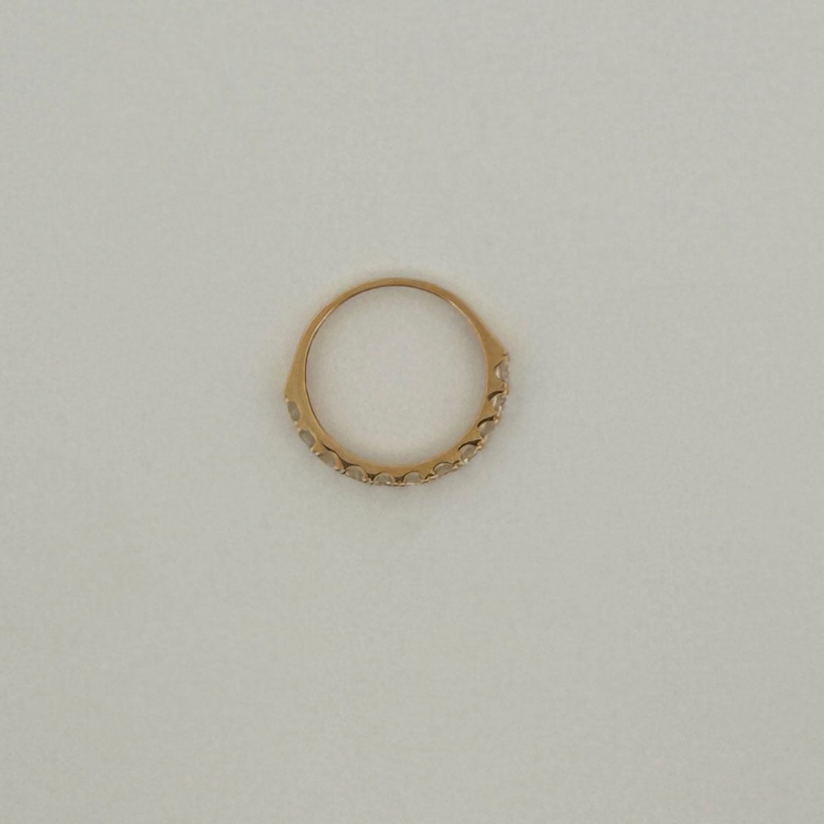 Anillo medio cintillo en oro amarillo 18K con diamantes de laboratorio 1ctw