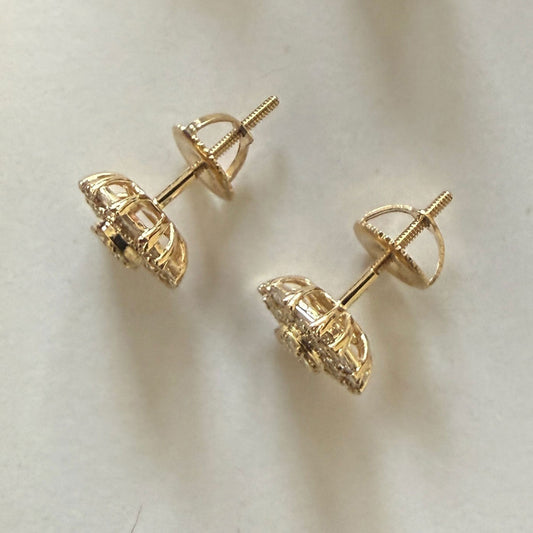 Aretes en oro amarillo 10K con diamantes redondos y corte baguette 0.45ctw con tope rosca
