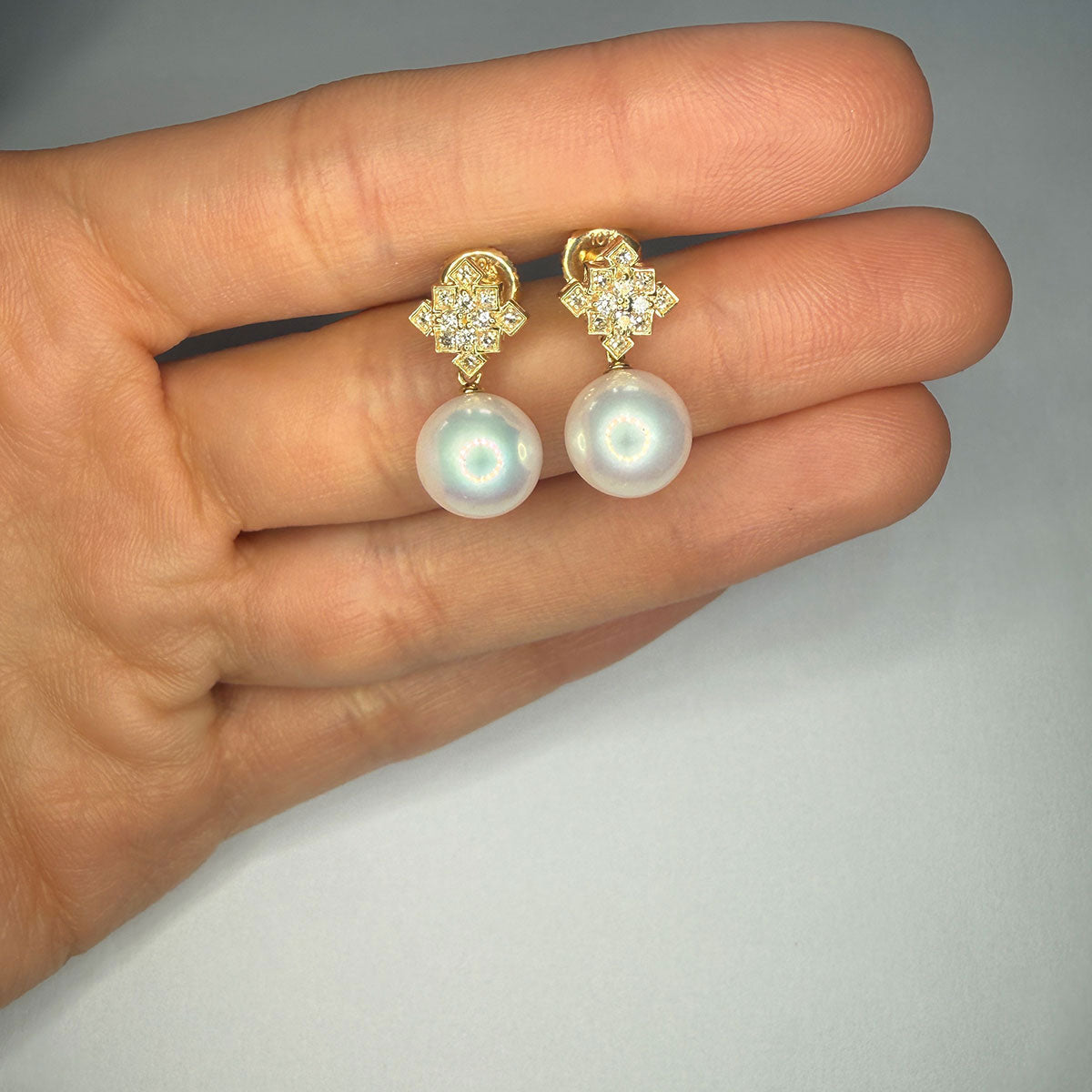 Aretes en oro amarillo 10K con diamantes 0.25ctw y perla redonda colgante