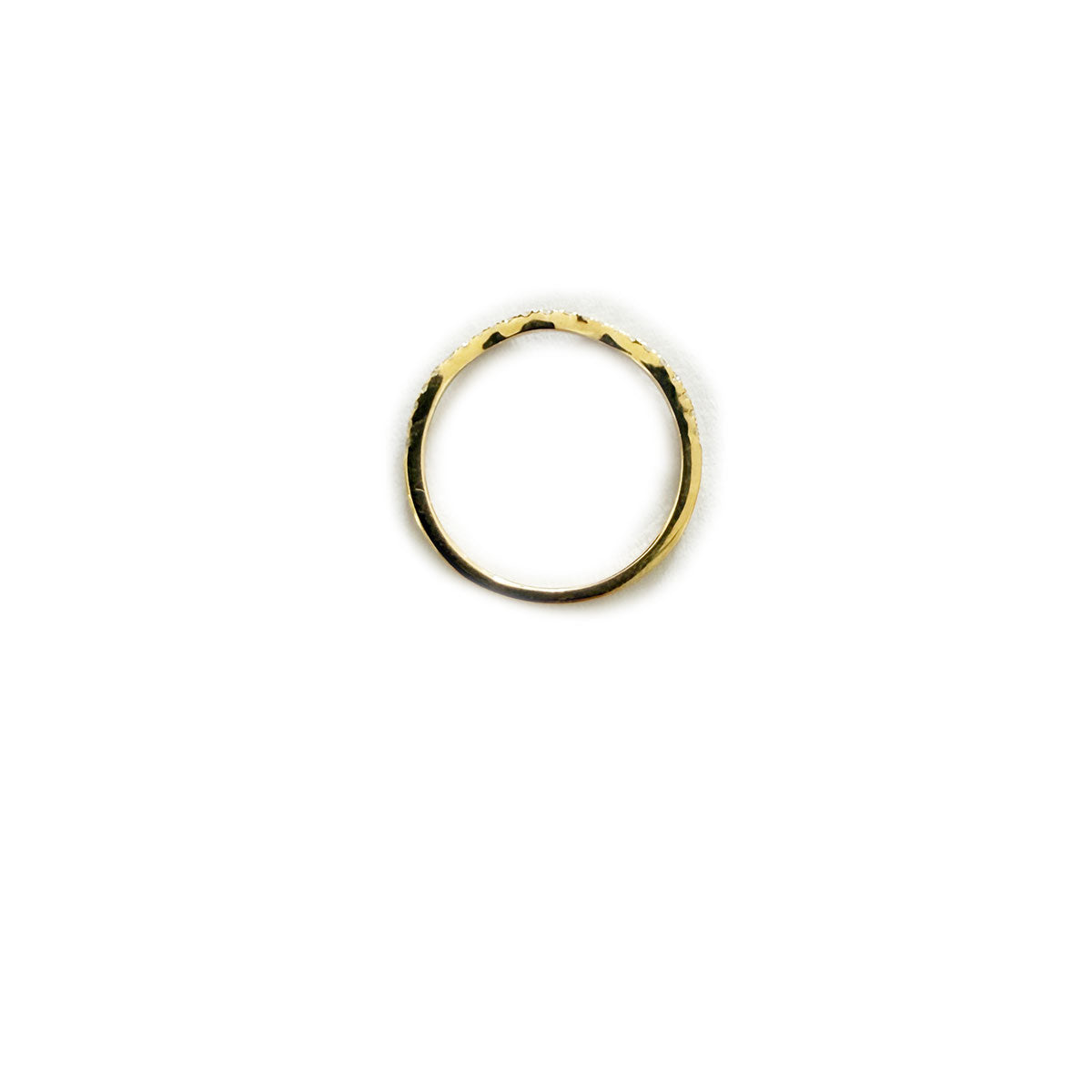 Anillo medio cintillo de curvas en oro amarillo 10K con diamantes 0.20ctw