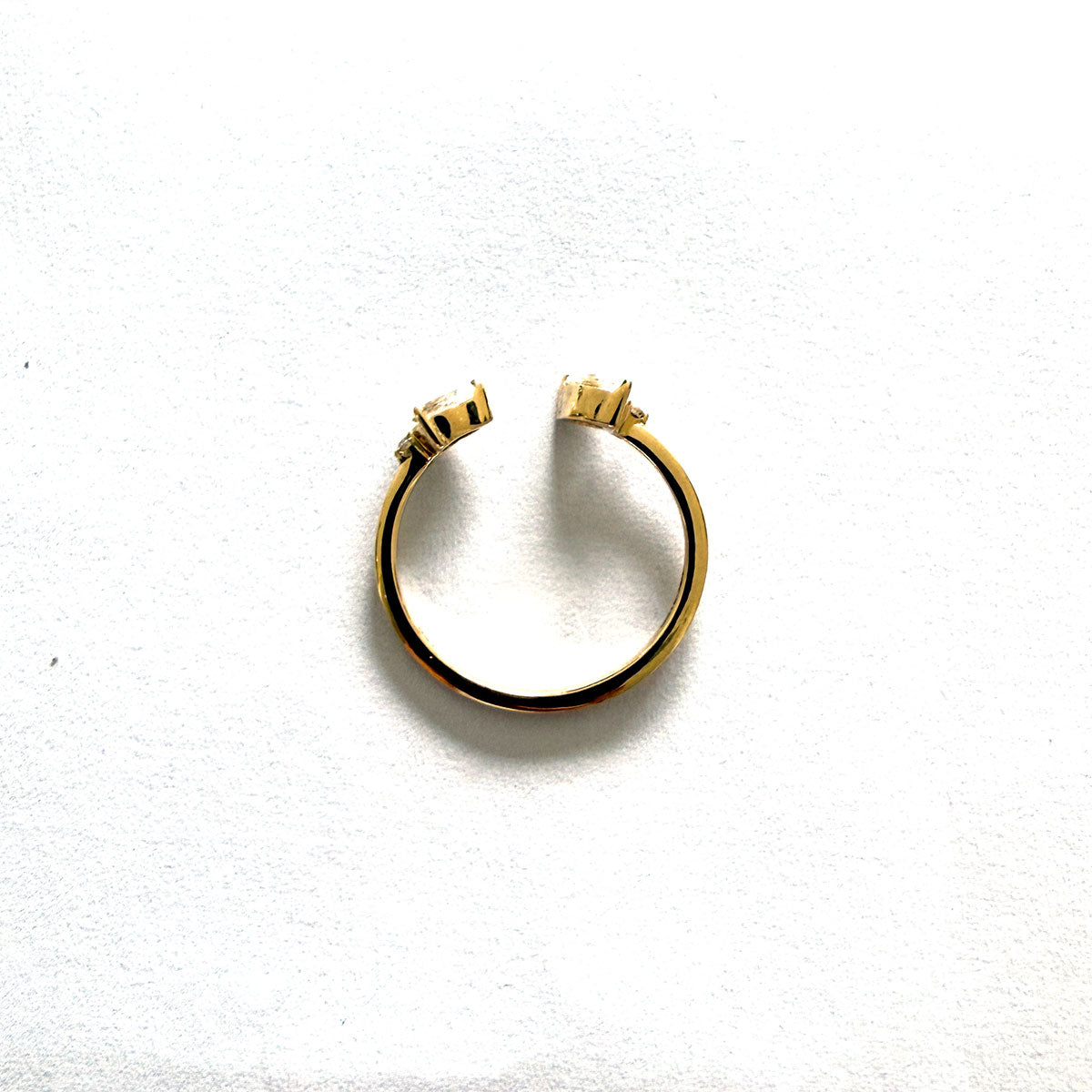 Anillo en oro amarillo 14K tú y yo con diamantes de laboratorio corte pera, marquesa y redondos 0.40ctw