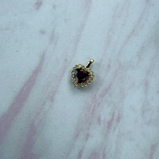Dije de corazón de granate Rodolita con halo de diamantes 0.07ctw en oro 10K