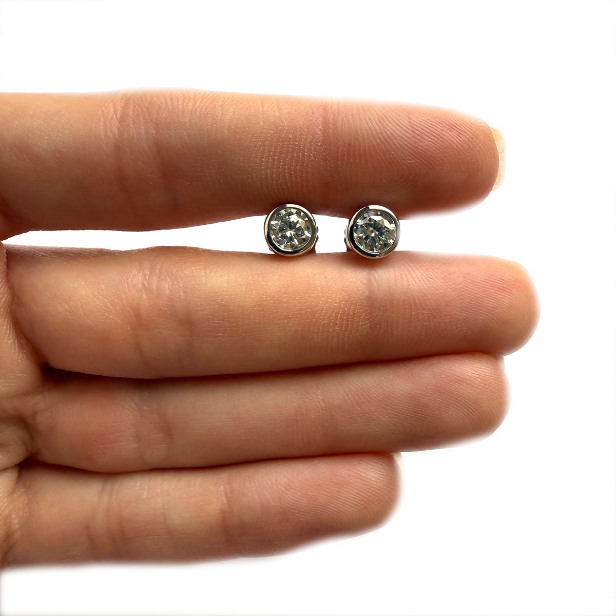 Aretes de plata con moissanita biselada 1ctw