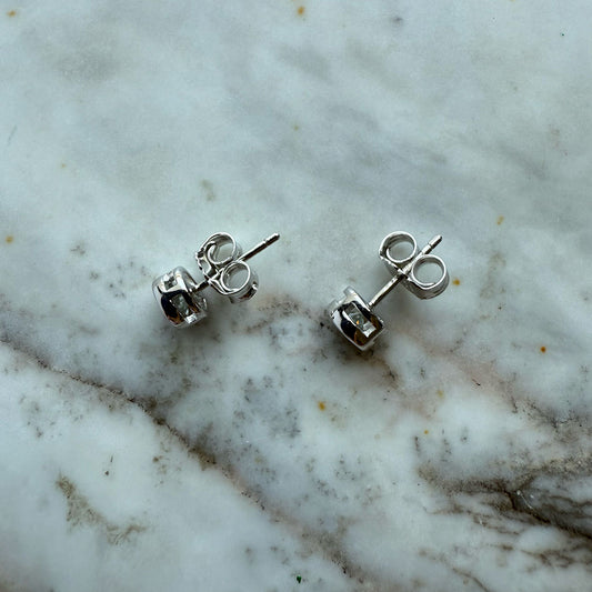 Aretes de plata con moissanita biselada 1ctw