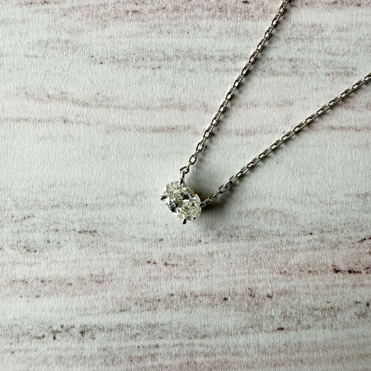 Collar de plata punto de luz de diamante de laboratorio ovalado 0.50ct