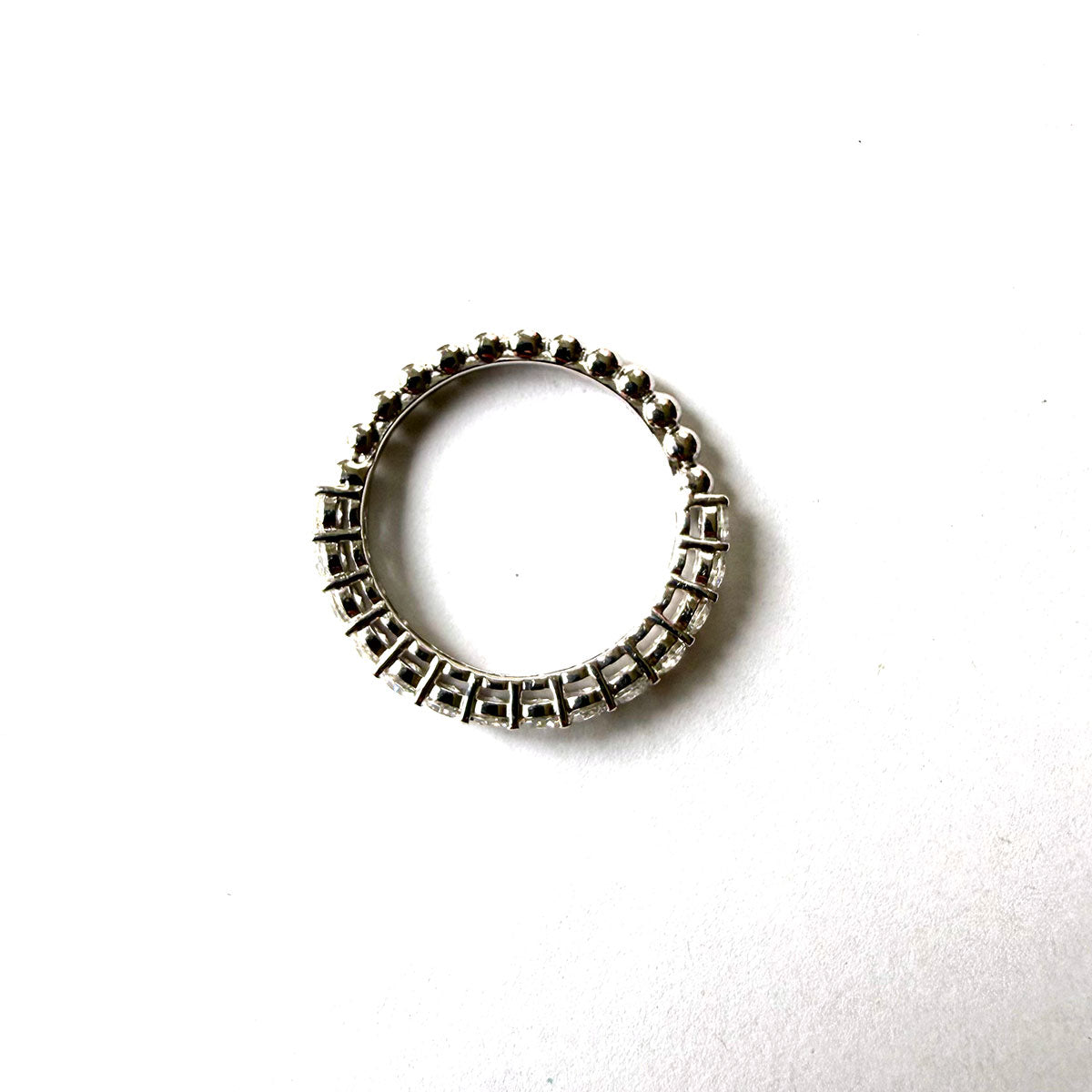 Medio cintillo de bolitas en plata con diamantes de laboratorio 1ctw